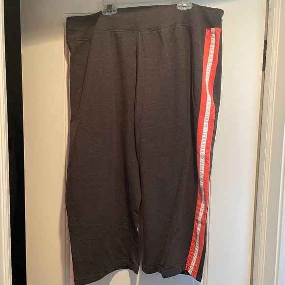 Silverwear Pants - Women's Capri Stretch Pants